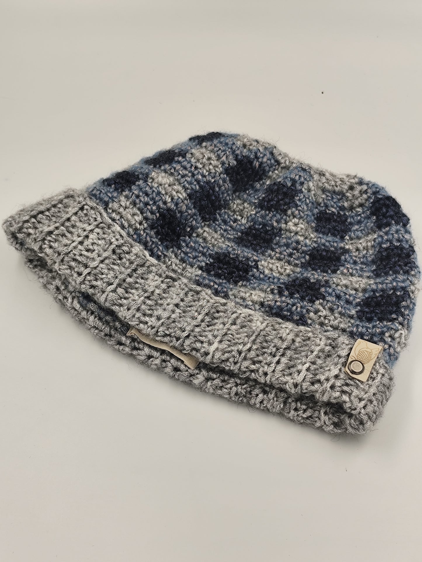 Bonnet crochet fait main Chantecler - Brume polaire/ciel glace/denim crépusculaire