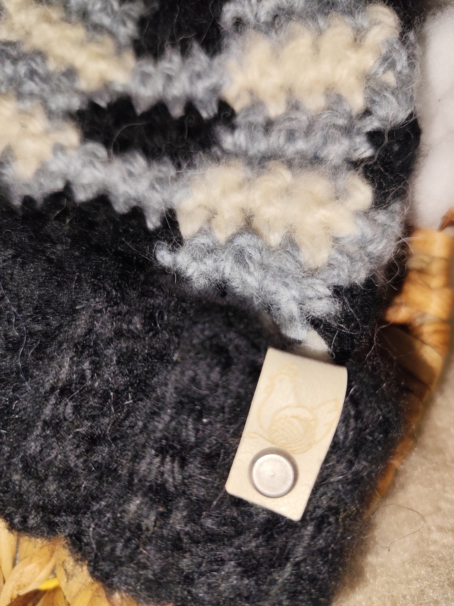 Bonnet crochet fait main Chantecler - Noir/souris/neige